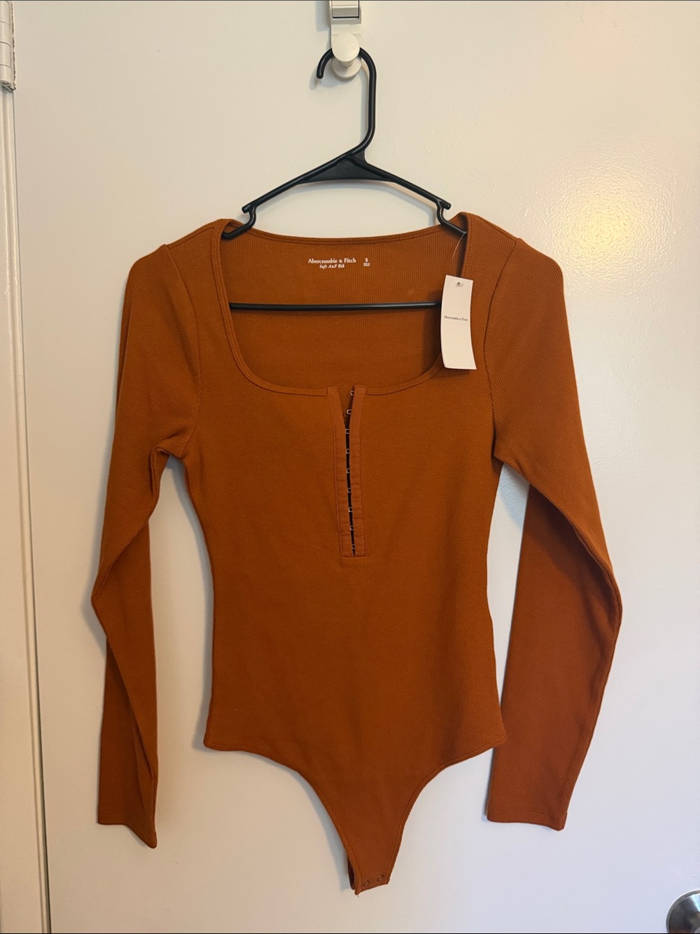 Abercrombie & Fitch Rust-Orange Ribbed Long-Sleeve Bodysuit
